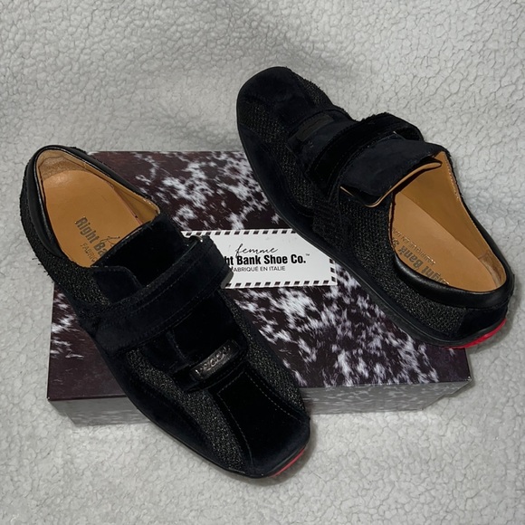 FEMME RIGHT BANK SHOE CO SNEAKERS - Picture 1 of 8